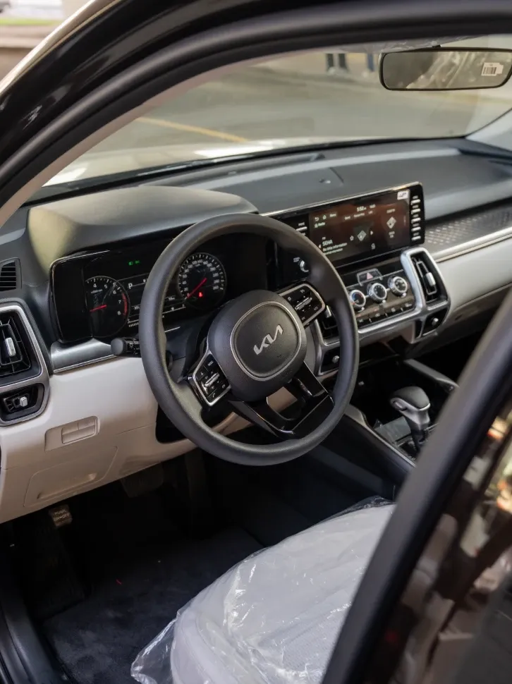كيا كيا سورنتو - سيارة 7 مقاعد rental car (2023) - image 3