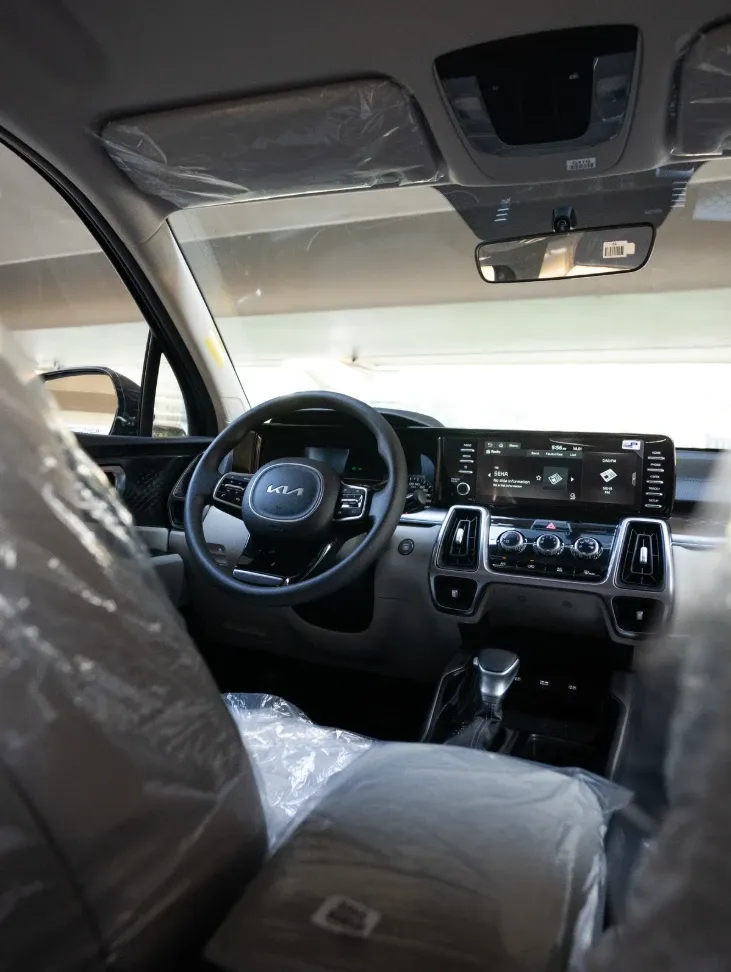 كيا كيا سورنتو - سيارة 7 مقاعد rental car (2023) - image 4