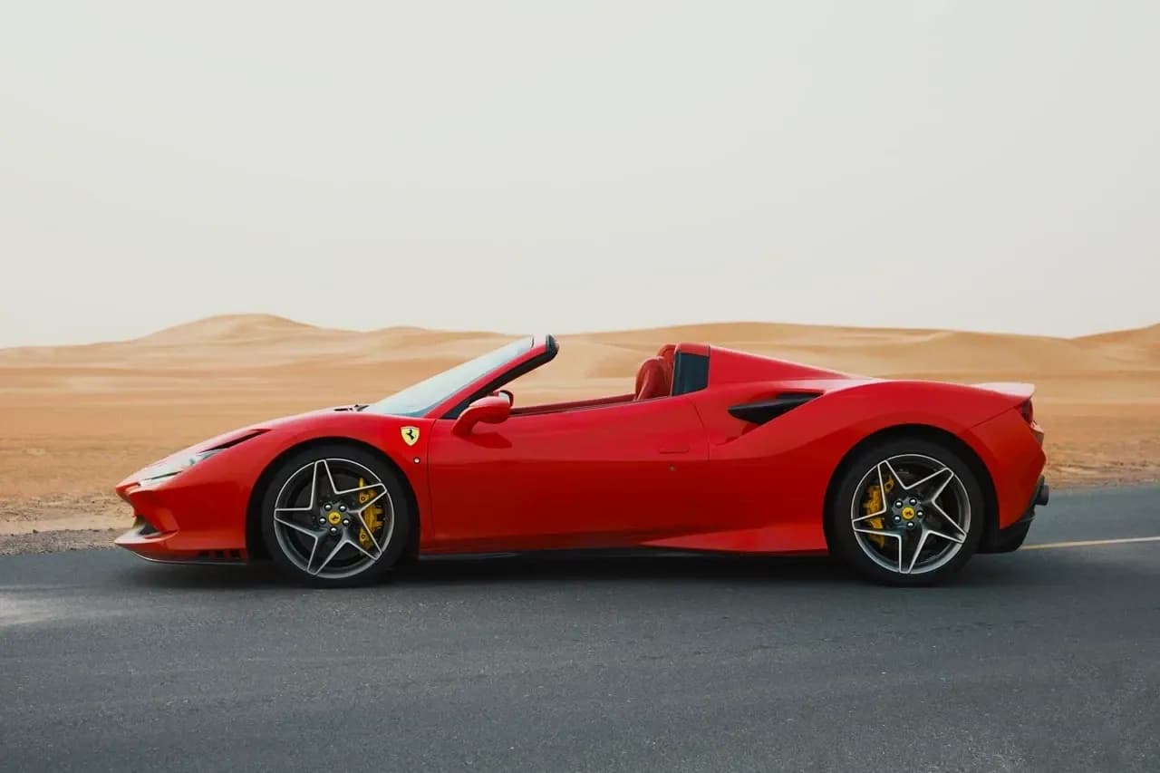 Ferrari Ferrari F8 Tributo - Sports rental car (2023) - image 2