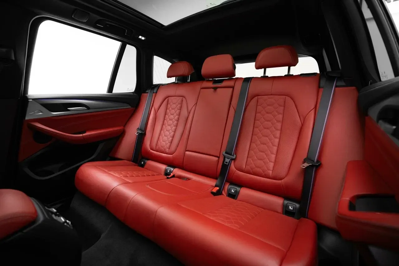 BMW BMW 3 Series - Sports rental car (2022) - image 7
