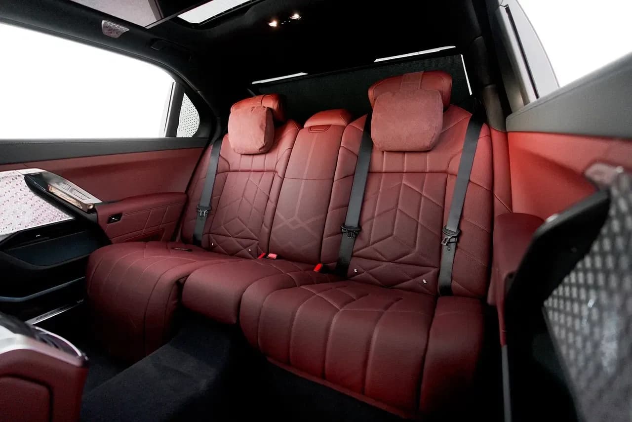 BMW BMW 7 Series - Luxury rental car (2024) - image 7