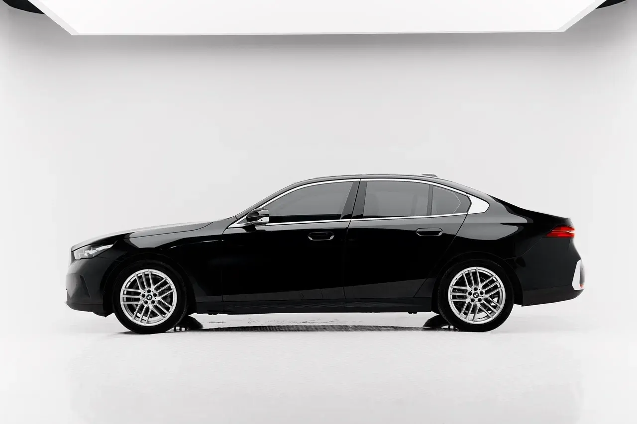 BMW BMW 5 Series - Luxury rental car (2024) - image 2
