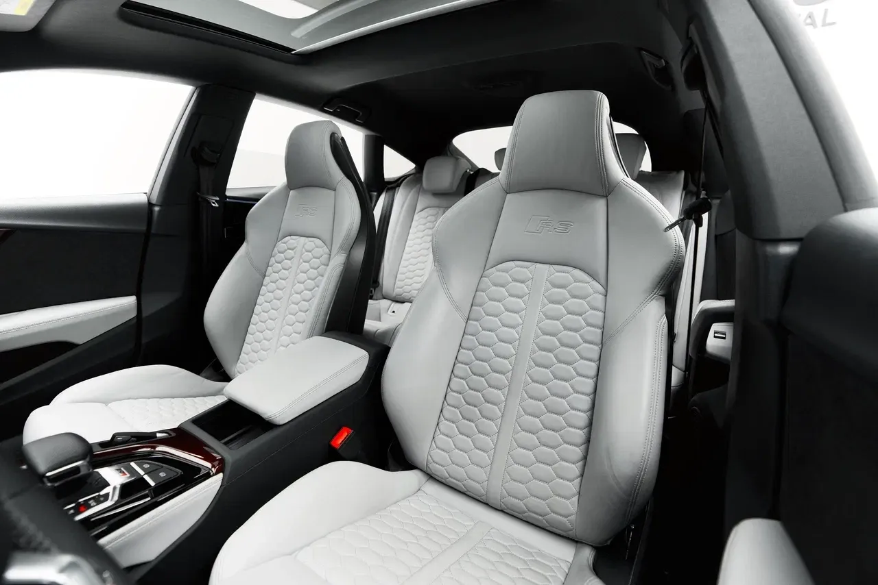 أودي أودي RS 5 - فاخرة rental car (2022) - image 5