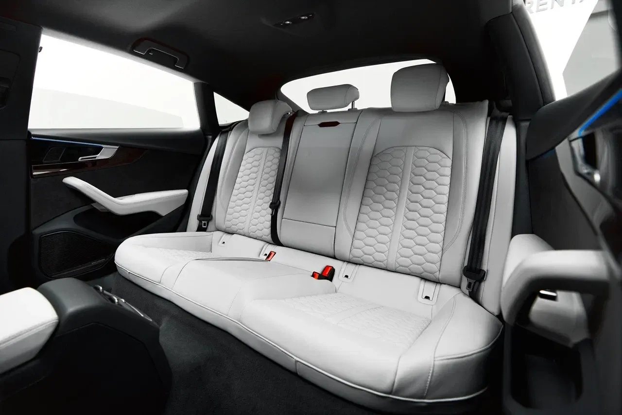 أودي أودي RS 5 - فاخرة rental car (2022) - image 6