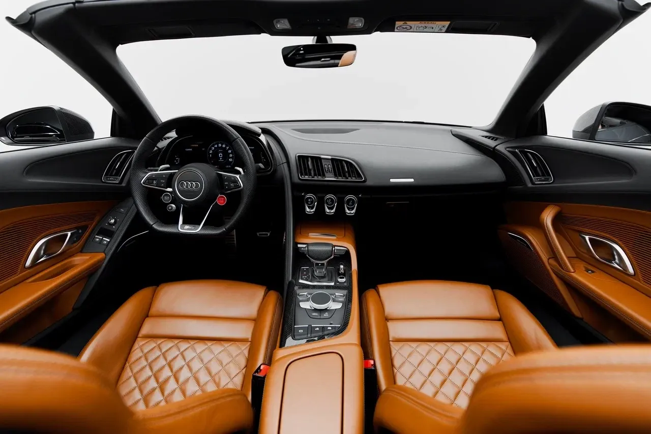 أودي أودي R8 - رياضية rental car (2022) - image 4