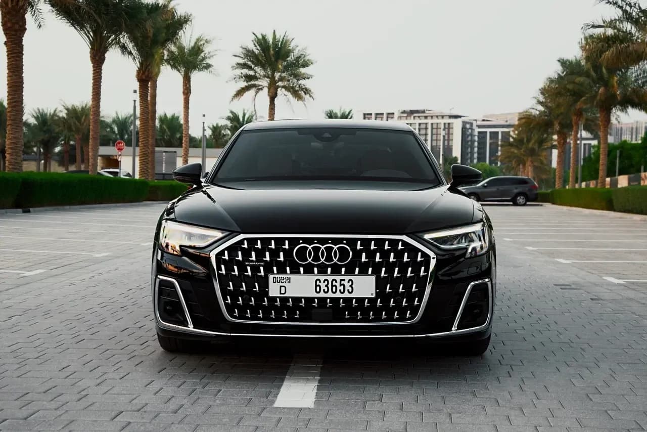 أودي أودي A8 - فاخرة rental car (2022) - image 2