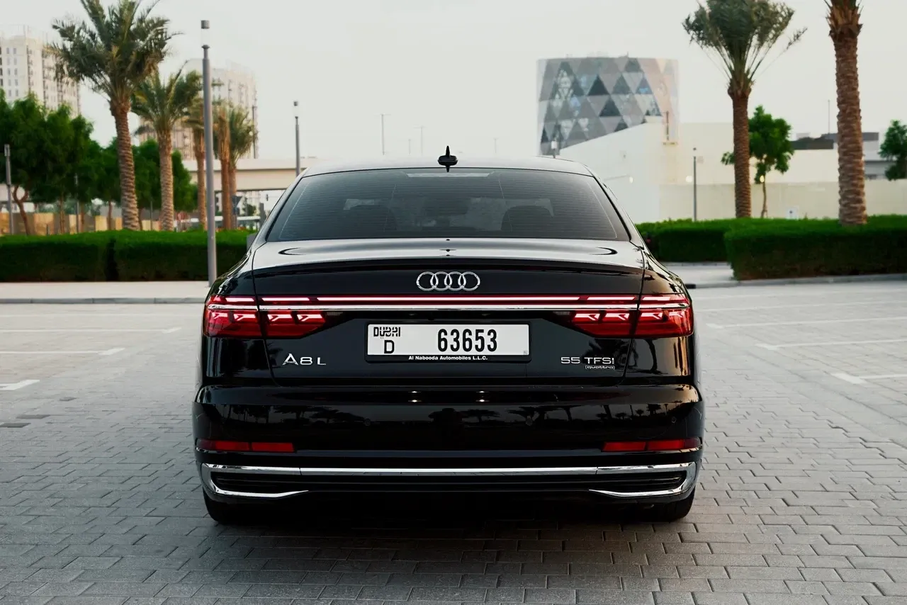 أودي أودي A8 - فاخرة rental car (2022) - image 3