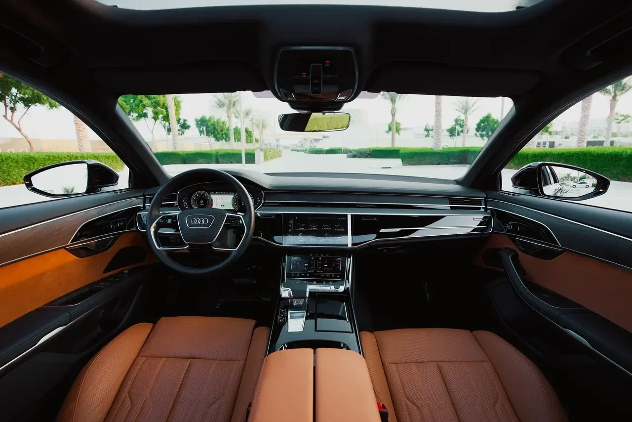 أودي أودي A8 - فاخرة rental car (2022) - image 5