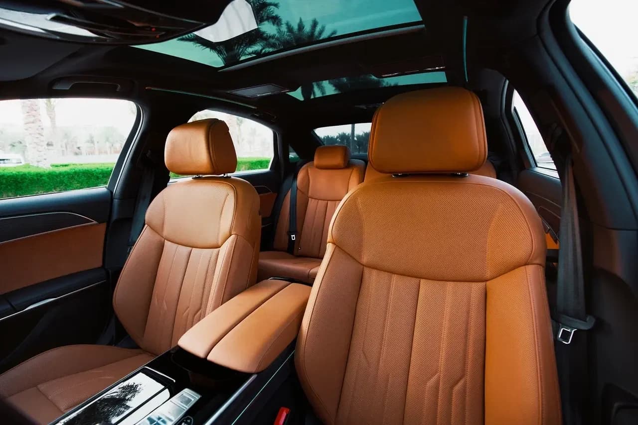 أودي أودي A8 - فاخرة rental car (2022) - image 6