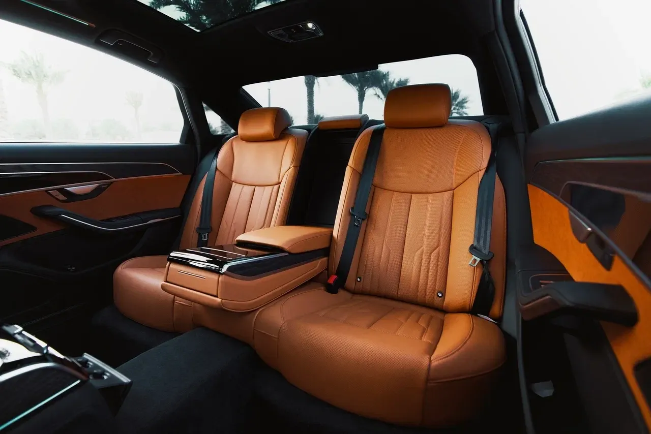 أودي أودي A8 - فاخرة rental car (2022) - image 7