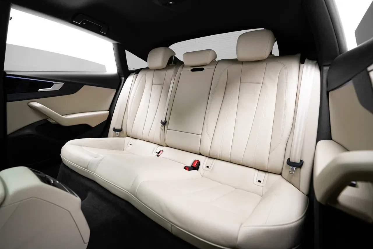 أودي أودي A5 - فاخرة rental car (2023) - image 7
