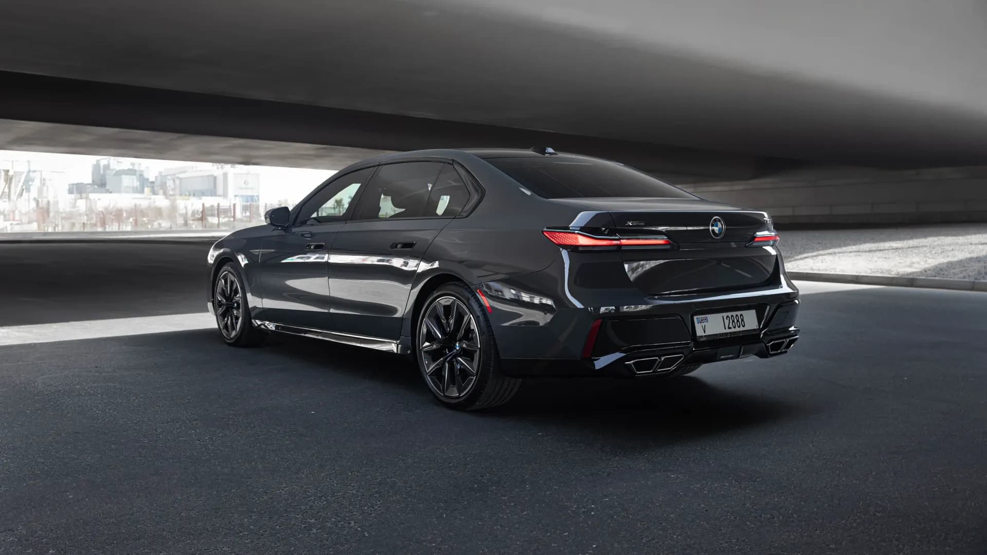 BMW BMW 760 I - Luxury rental car (2024) - image 6