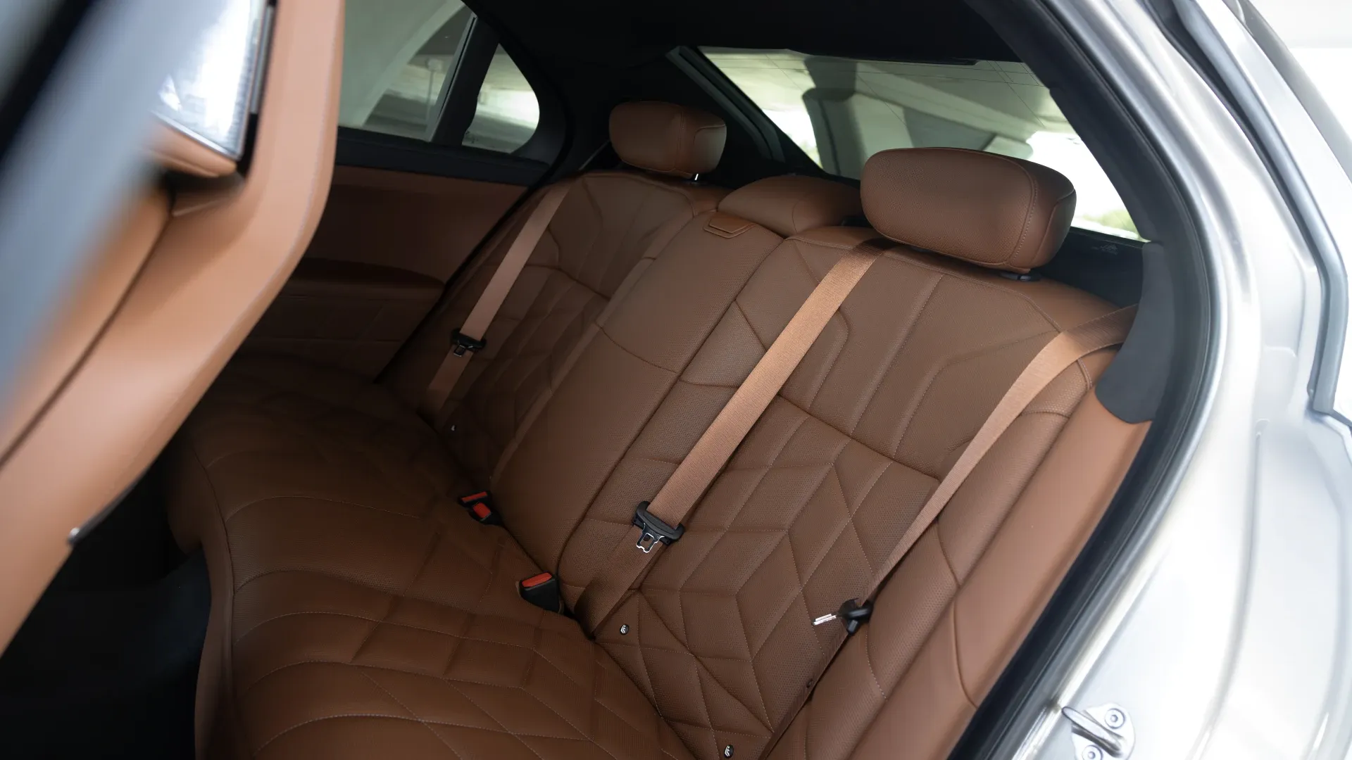 BMW BMW 760 I - Luxury rental car (2024) - image 2