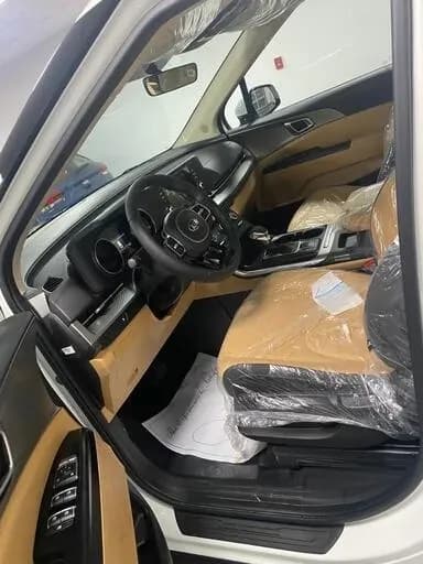 كيا كيا كارنيفال - سيارة 7 مقاعد rental car (2024) - image 3