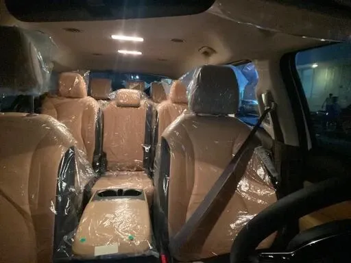 كيا كيا كارنيفال - سيارة 7 مقاعد rental car (2024) - image 5