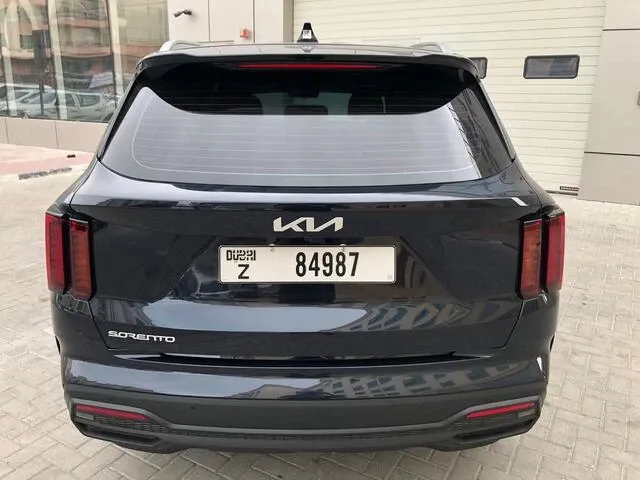 كيا كيا Soo - سيارة 7 مقاعد rental car (2023) - image 2
