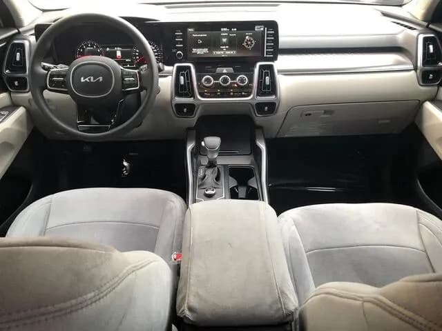 كيا كيا Soo - سيارة 7 مقاعد rental car (2023) - image 3