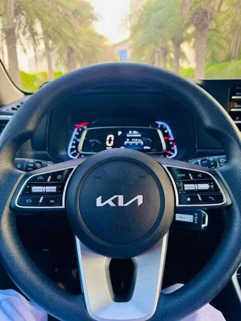 كيا كيا سونيت - سيارات اقتصادية rental car (2023) - image 2