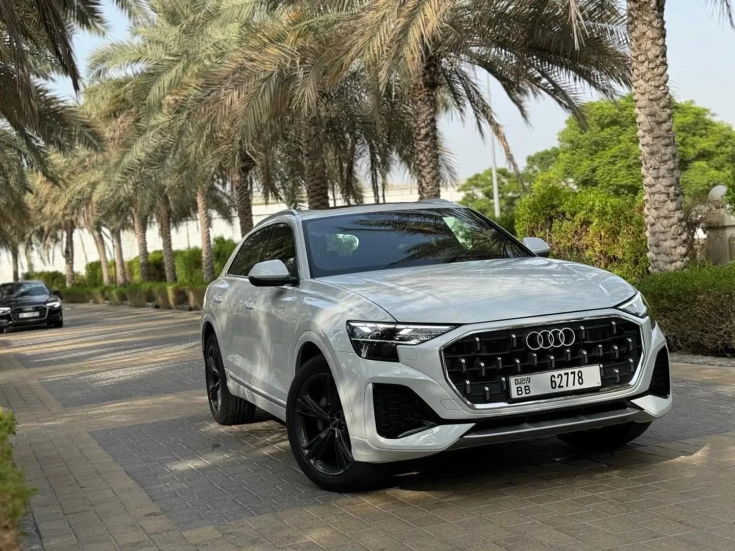 أودي أودي Q8 - فاخرة rental car (2024) - image 1