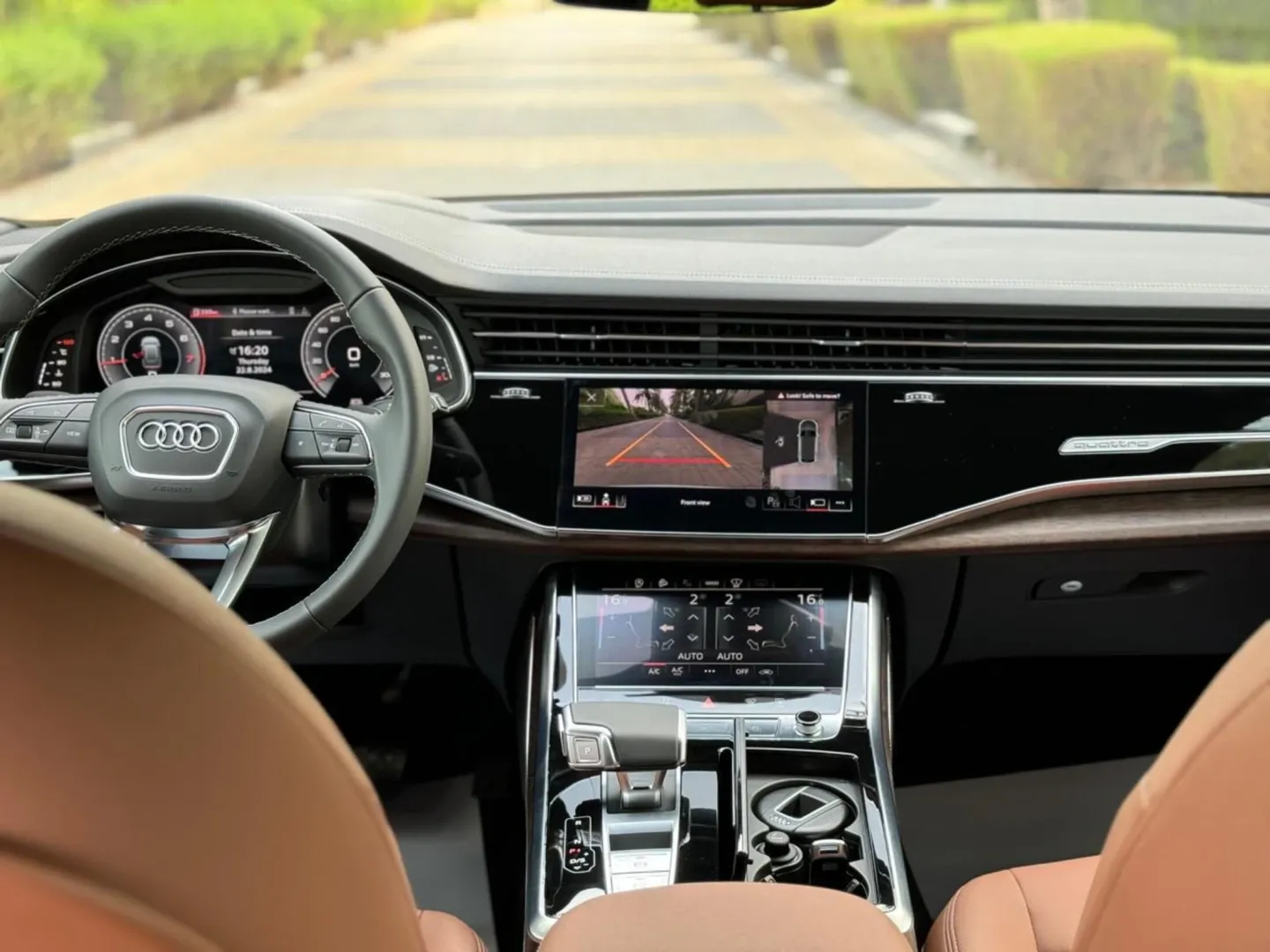 أودي أودي Q8 - فاخرة rental car (2024) - image 4