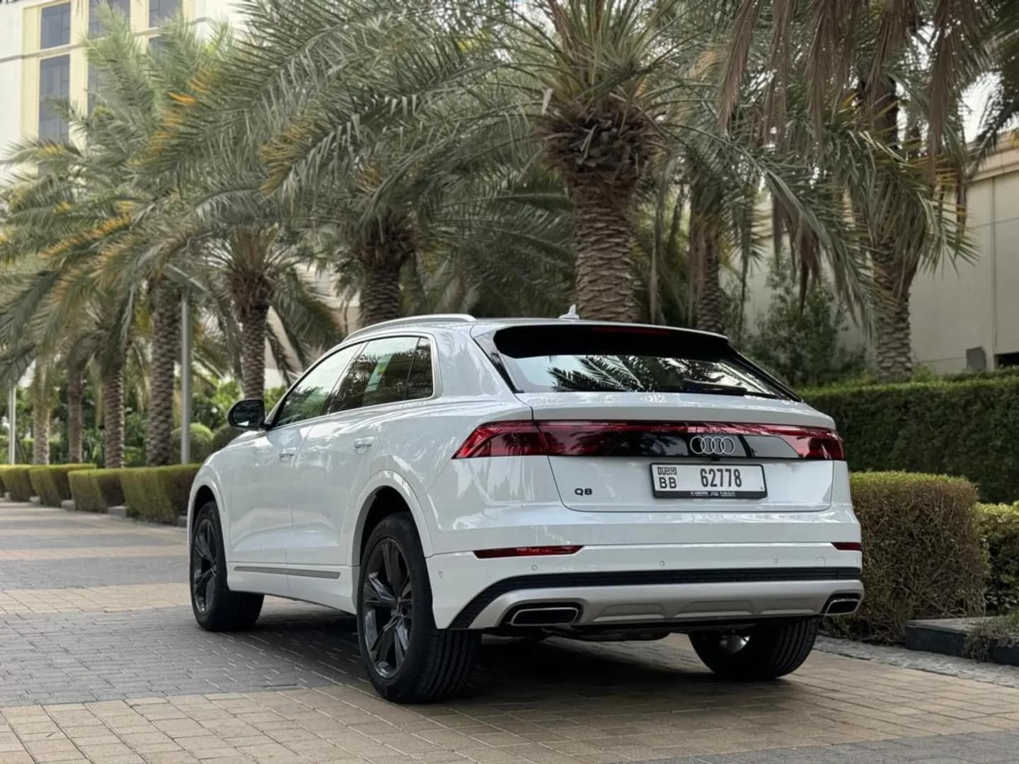 أودي أودي Q8 - فاخرة rental car (2024) - image 6