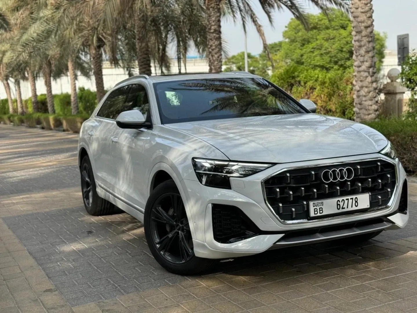 أودي أودي Q8 - فاخرة rental car (2024) - image 8